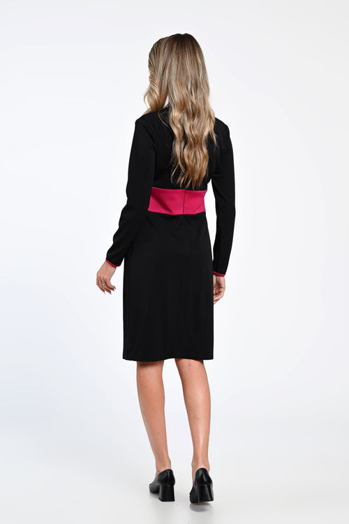 Rochie office neagră cu inserții fucsia și decolteu discret – rochia Alina Natalee