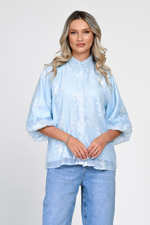 Cămașă damă bleu cu broderie și guler din dantelă Oana