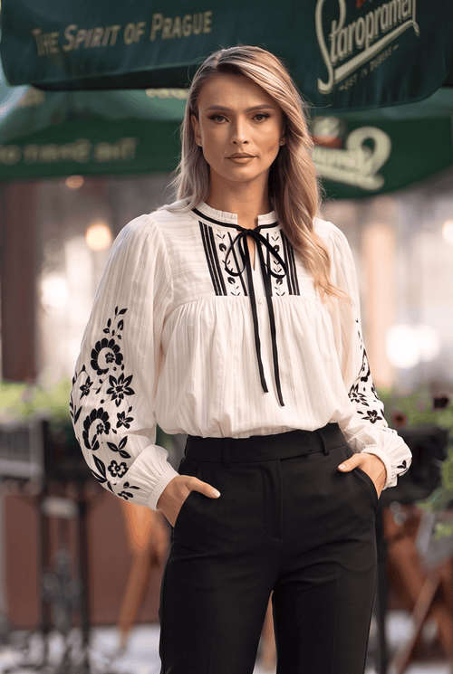 Bluză damă ivoire cu motive florale negre Sorina Natalee