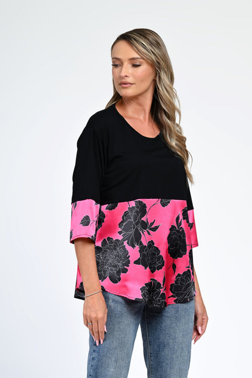 Bluză damă neagră cu imprimeu floral pe fundal fucsia – Elara Natalee