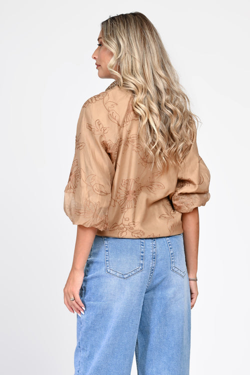 Cămașă camel din voal cu broderie florală și guler din dantelă Natalee