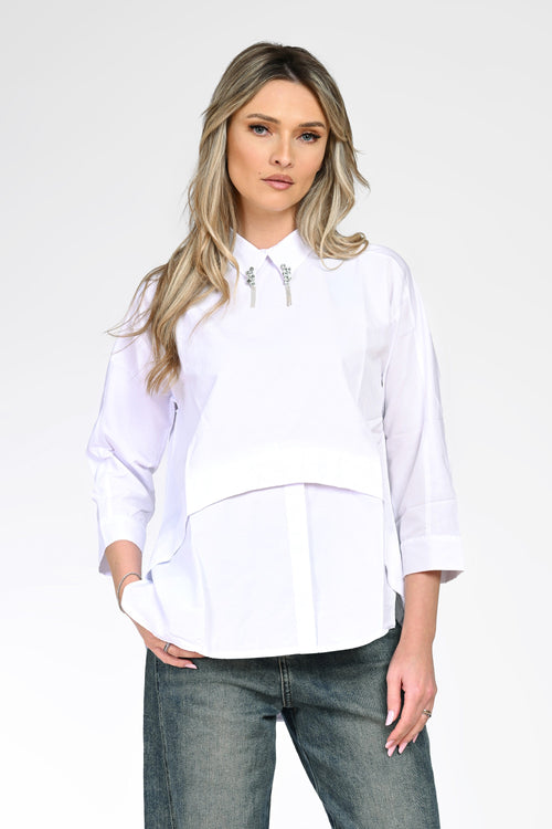 Cămașă damă albă cu design stratificat și detalii bijuterie Elise Natalee