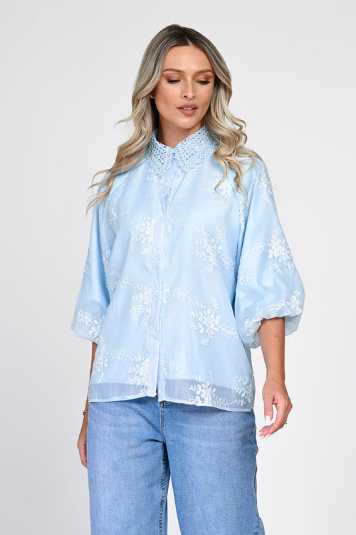 Cămașă damă bleu cu broderie și guler din dantelă Oana Natalee