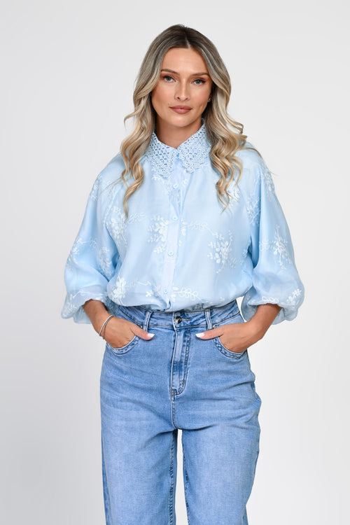 Cămașă damă bleu cu broderie și guler din dantelă Oana Natalee