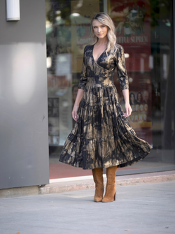 Rochie midi neagră cu imprimeu bej-auriu Evelina