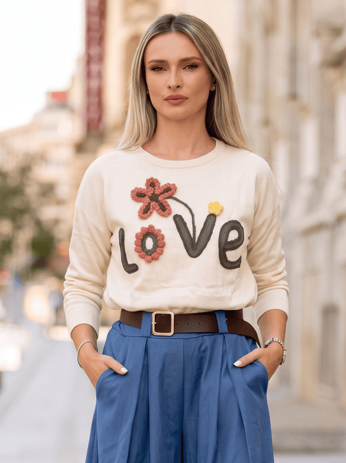 Pulover damă ivoire cu flori în relief și mesaj Love Amelie Natalee