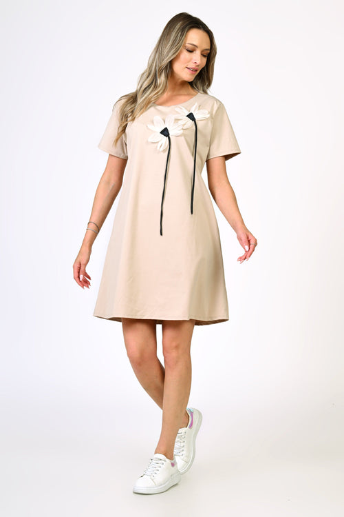 Rochie bej lejeră cu flori aplicate – model Amalia Natalee