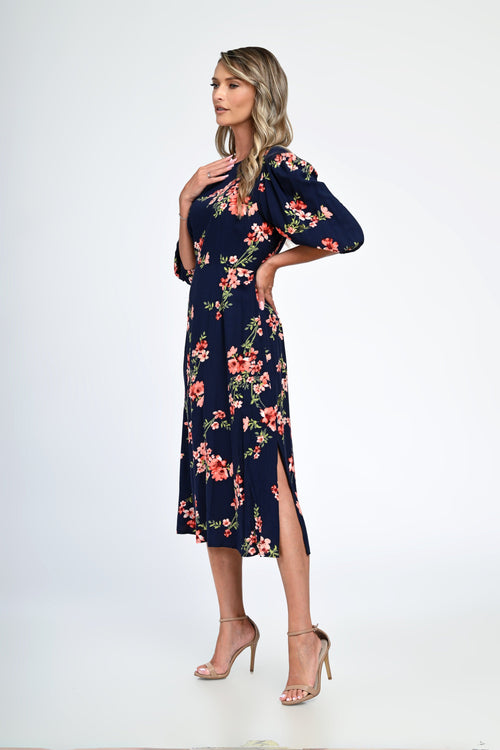 Rochie bleumarin cu imprimeu floral și slit lateral – Elora Natalee Fashion