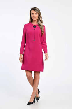 Rochie elegantă fucsia cu nasturi decorativi și floare aplicată – rochia Elise Natalee