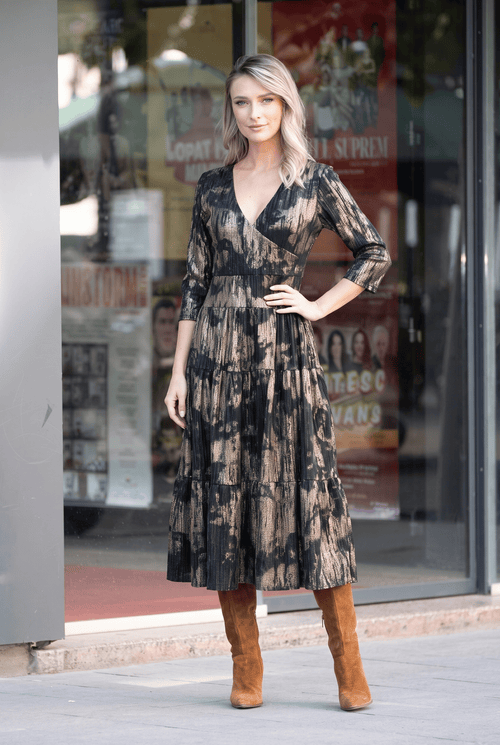Rochie midi neagră cu imprimeu bej-auriu Evelina Natalee