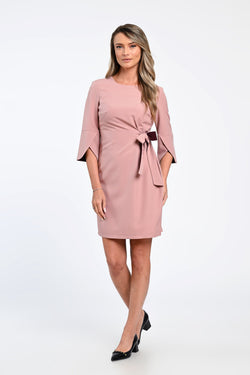 Rochie roz pudrat elegantă cu fundă laterală și mâneci evazate – rochia Mara Natalee