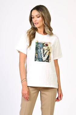 Tricou alb din bumbac cu imprimeu artistic – model Mira Natalee